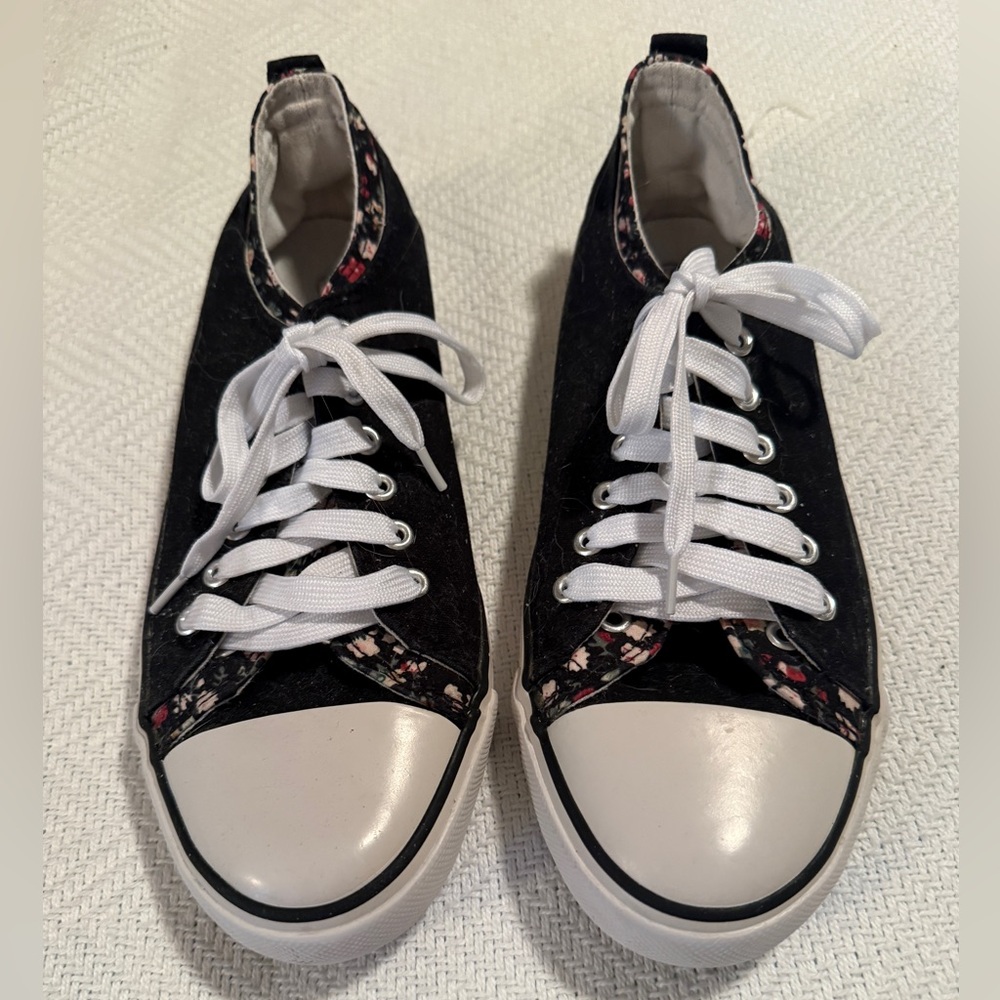 Twisted Women's Tennis Shoes Slip in & Step Out Kix DUL 136 Size 10, NWOT